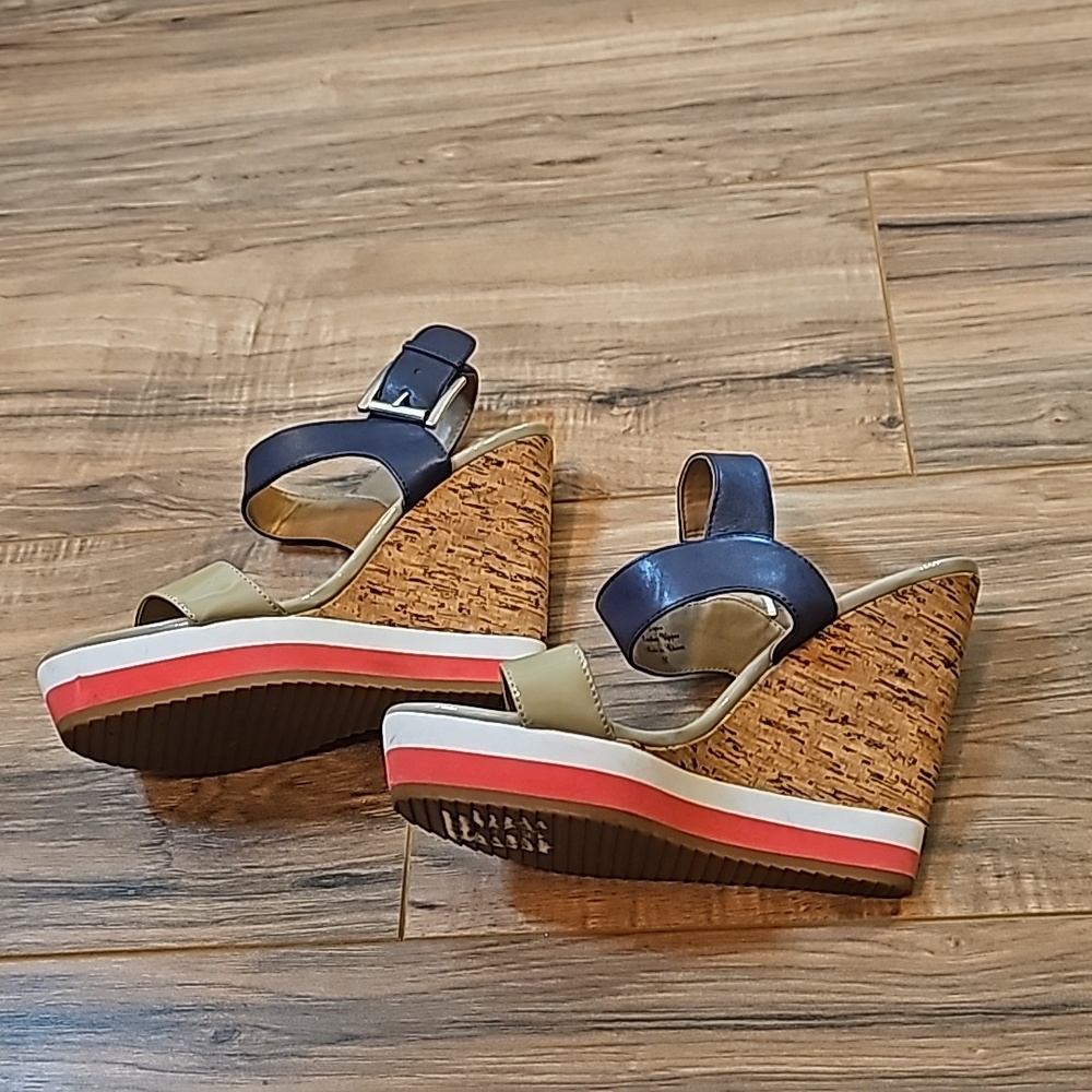 Shoes - Picture 7 of 10